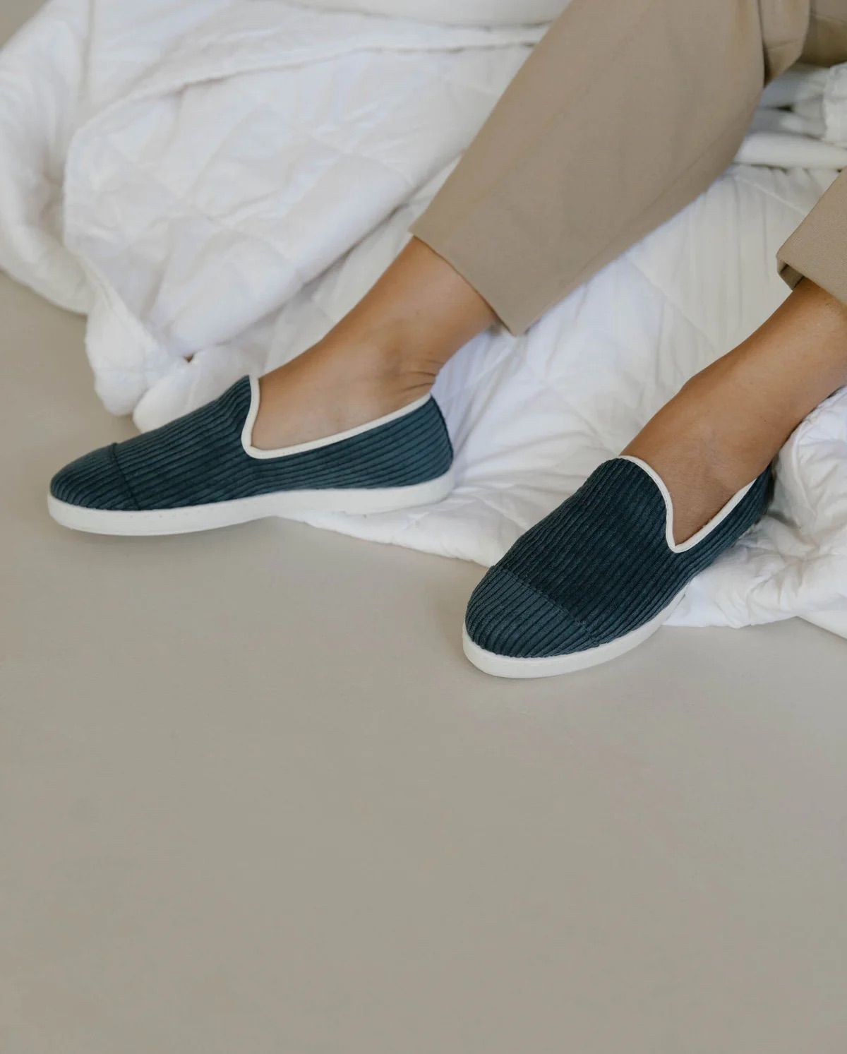 Plain corduroy fur slippers - Angarde