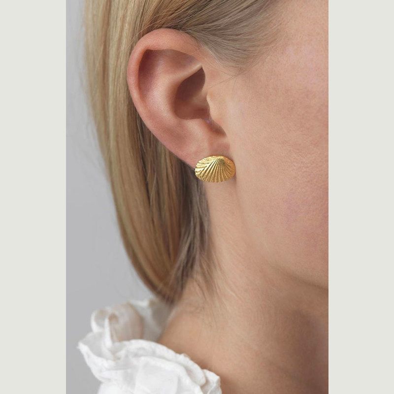 Shell earrings  - Anni Lu