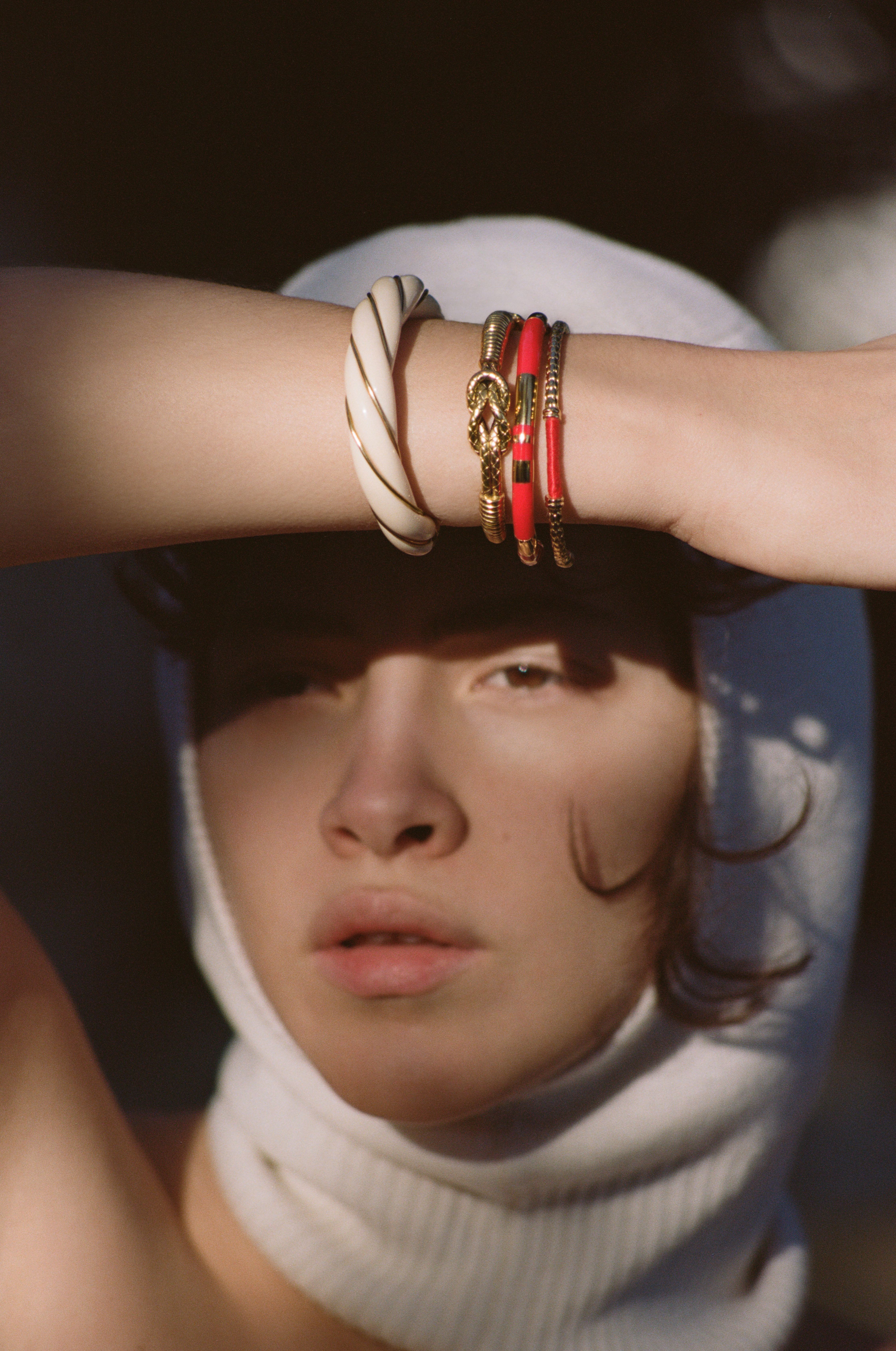 Diana resin and gold plated twisted bangle bracelet - Aurélie Bidermann