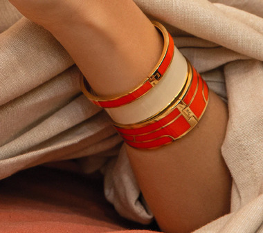 Bracelet Bangle à fermoir en métal doré laqué