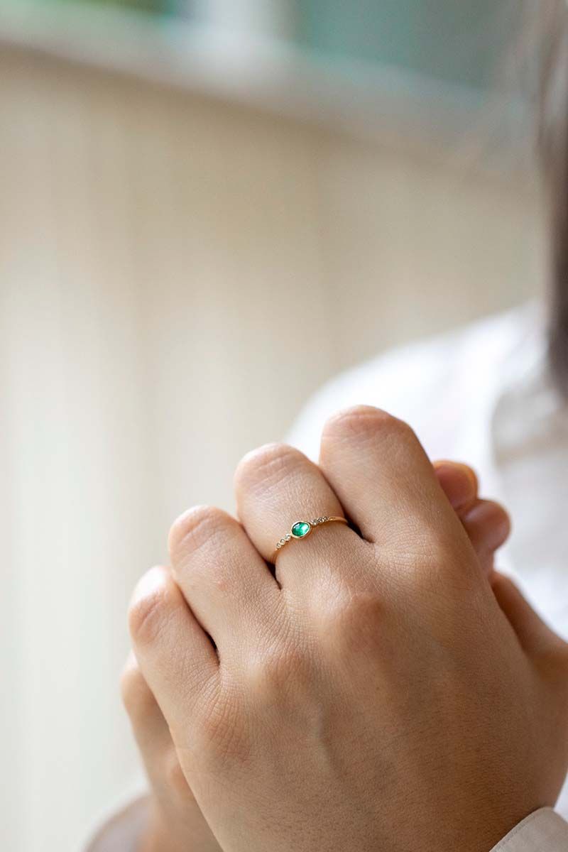 Vivid Emerald and diamonds gold ring - Celine Daoust