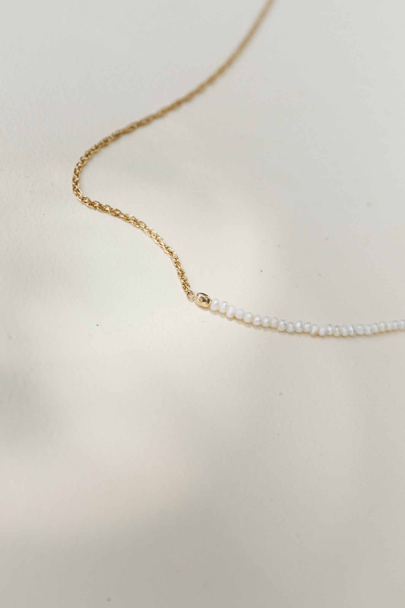 Halskette aus zwei Materialien Maggie - Gisel B.