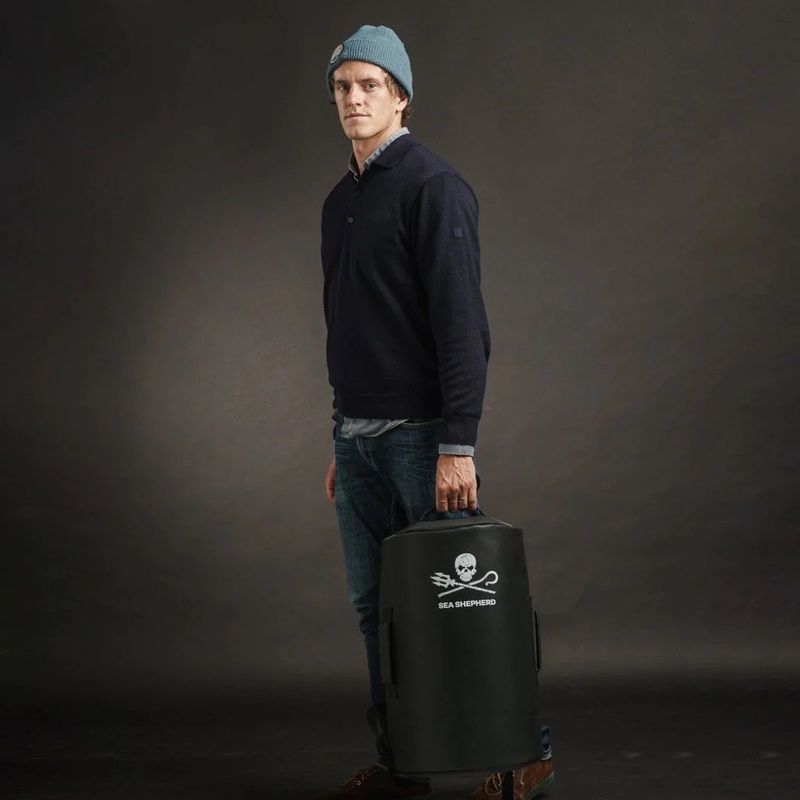 35-liter La Virgule X Sea Shepherd outboard bag: - La Virgule