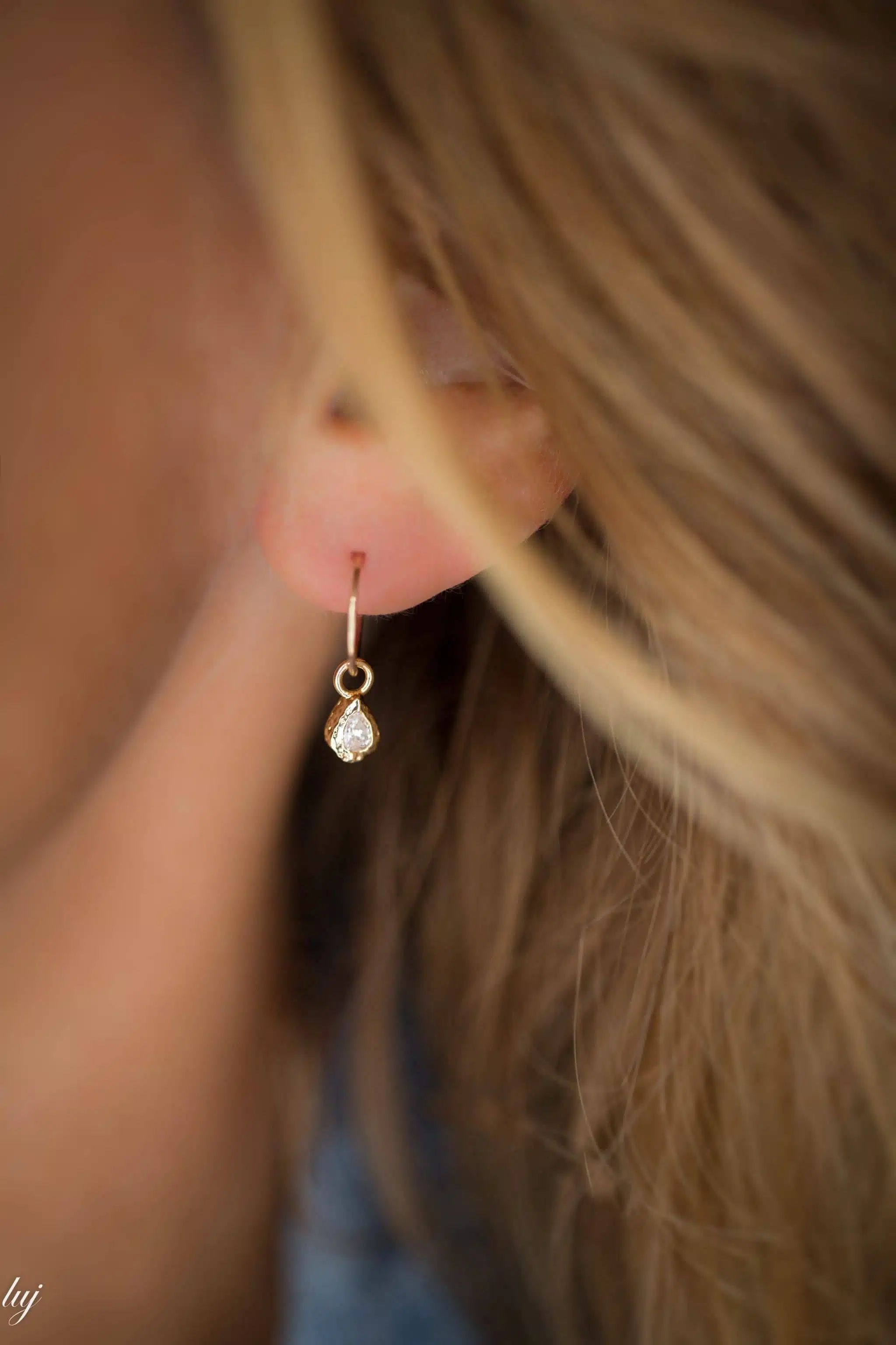 Jo hoop earrings with pendant - Luj Paris