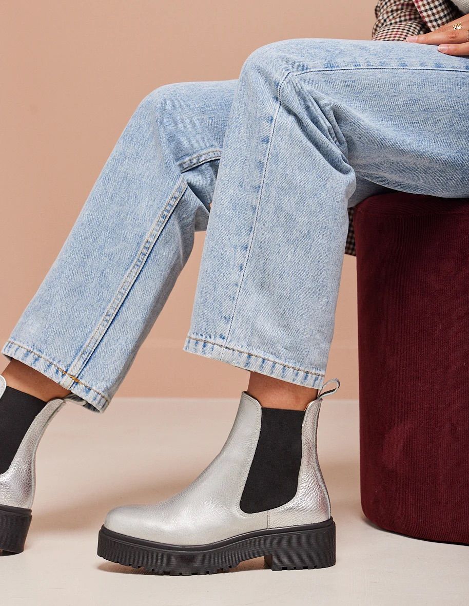 Chelsea boots in grained leather with Flora platform - M.Moustache