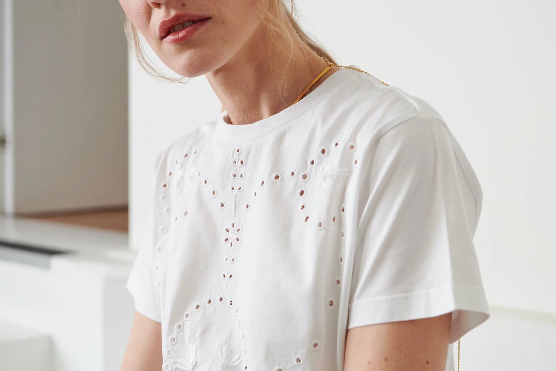 Daisy embroidered T-shirt - Sarah de Saint Hubert