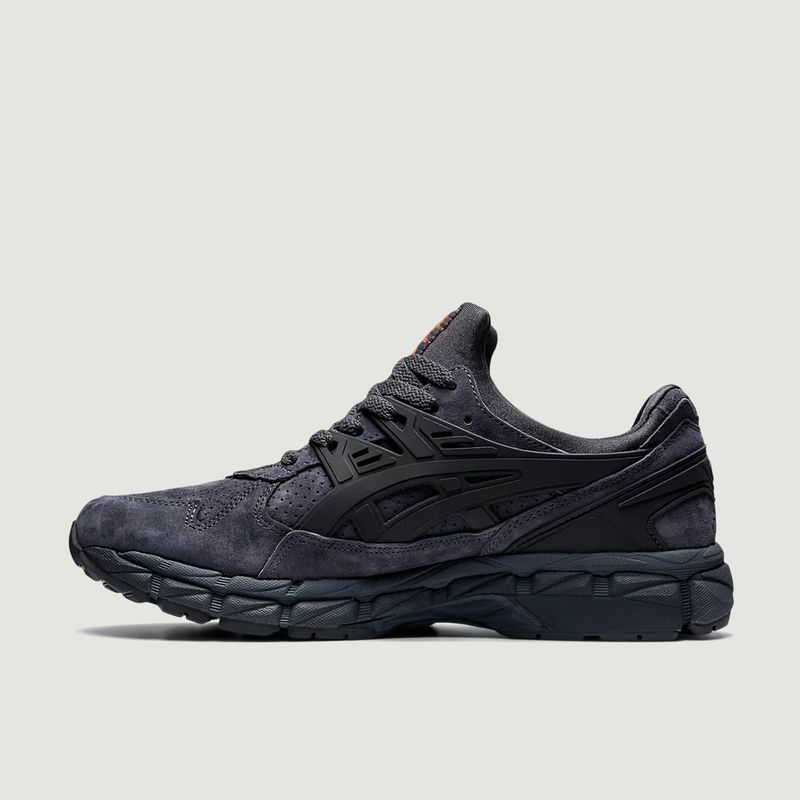 asics black trainer