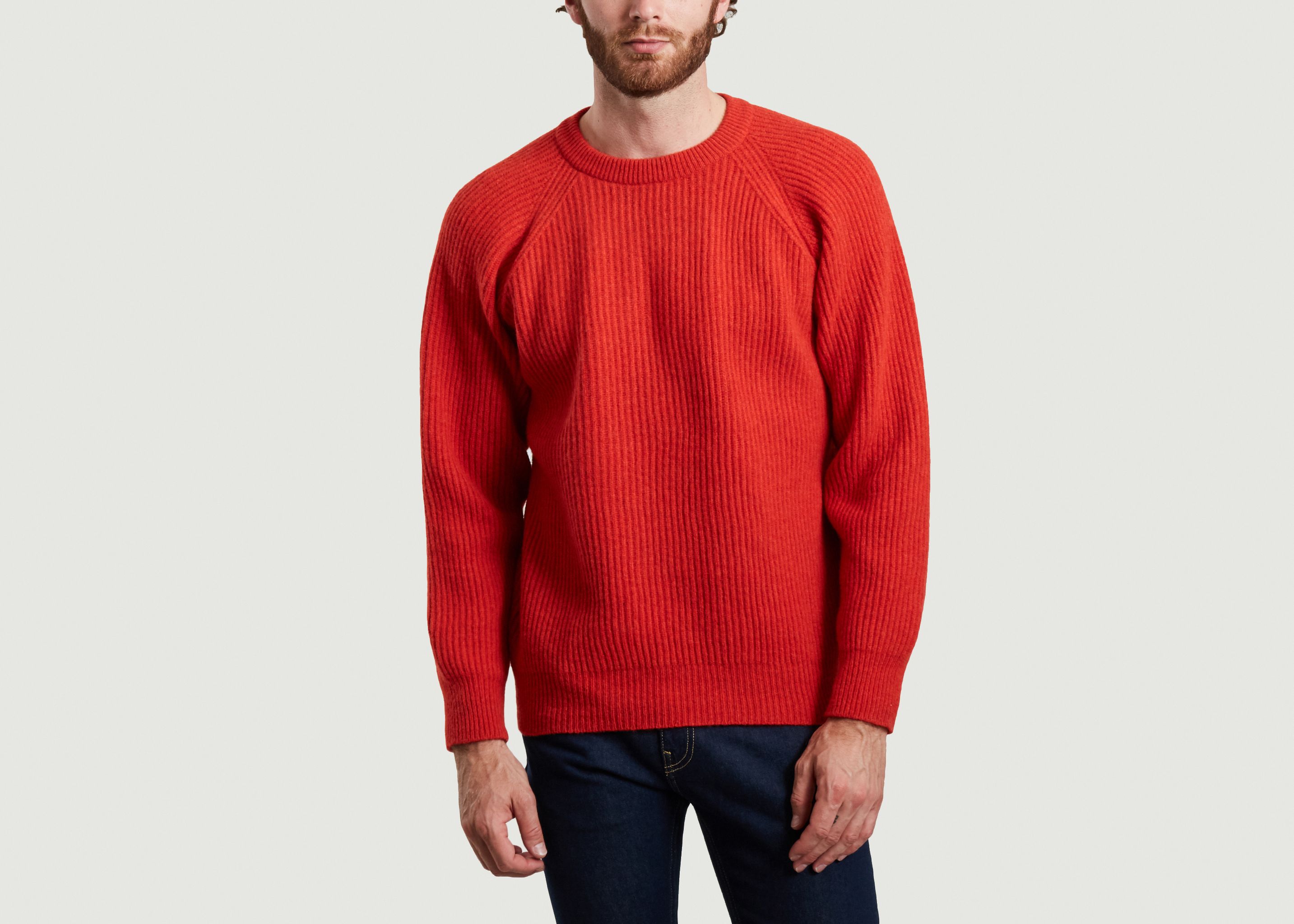 round collar sweater