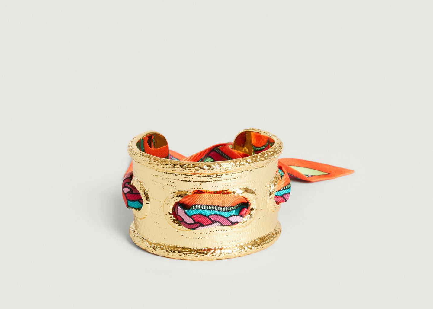Gold plated cuff bracelet and silk Queen Grigri - An-nee