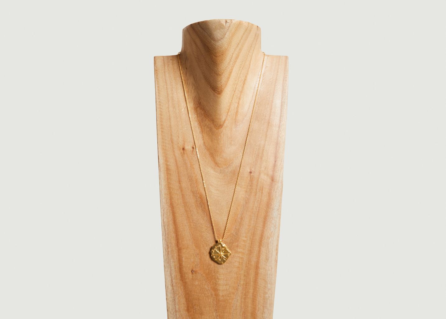 Gold plated necklace with shiny compass pendant - An-nee
