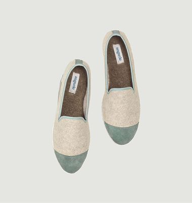 Two-coloured slippers