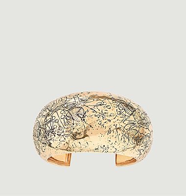 Gold-plated cuff bracelet with engraved motif Rosalba