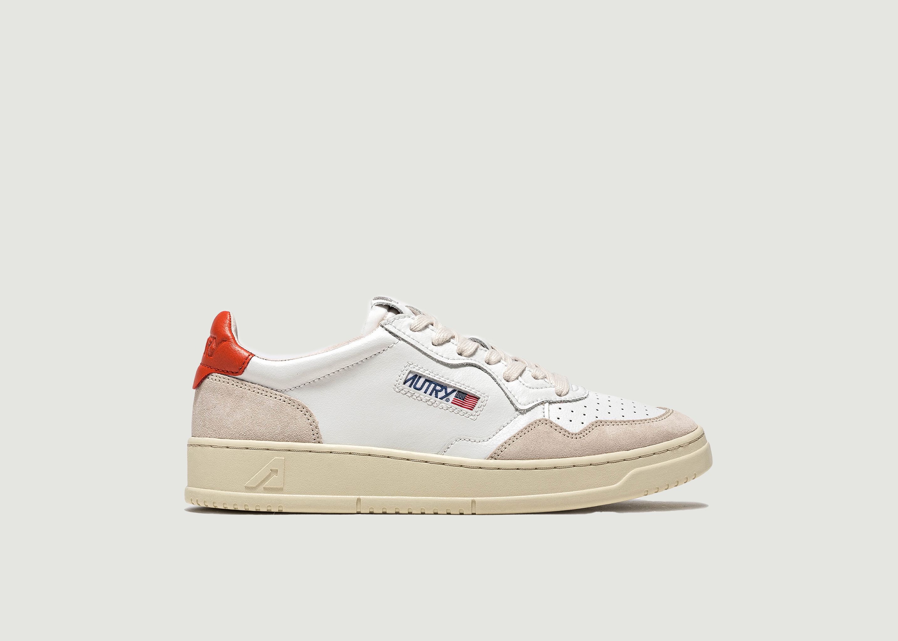Medalist Low sneakers in orange and white leather - AUTRY