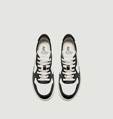 Medalist Low sneakers in white and black leather