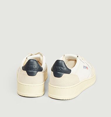 01 Low leather sneakers