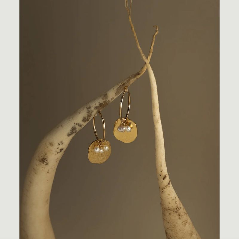 Boucles d'oreilles créoles avec médaille et perles Rosa - Gisel B.