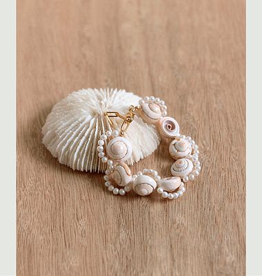 Ali shell and pearl bracelet