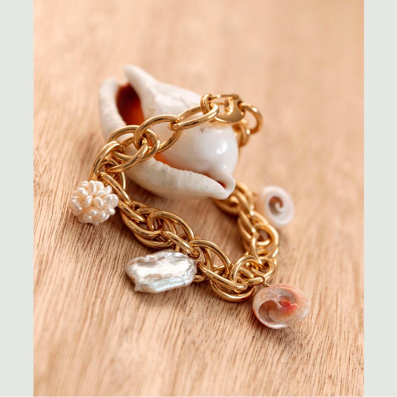 Bracelet with shell charms and Ali Grigri beads - Gisel B.