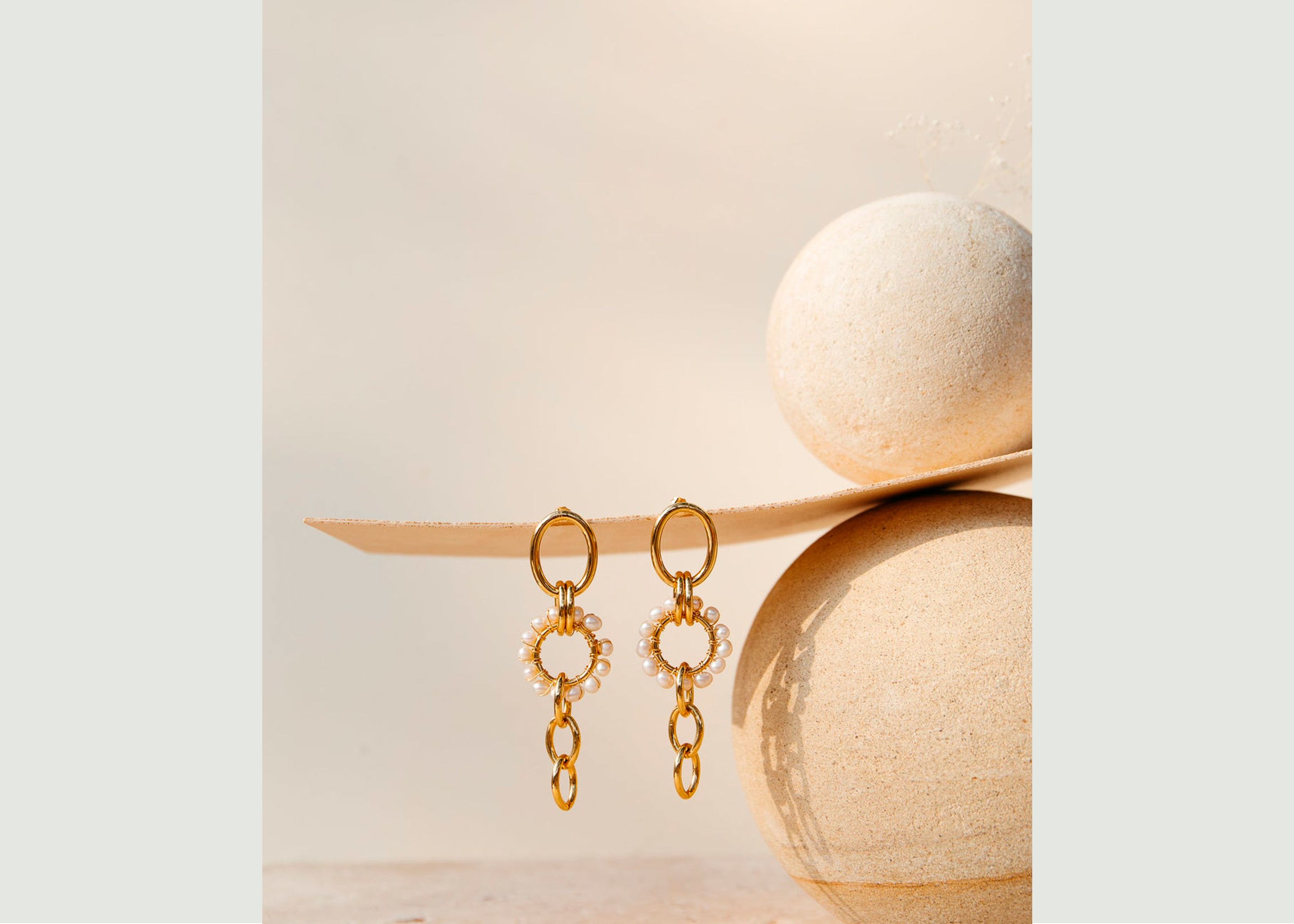 Boucles d'oreilles pendantes avec perles Louisa - Gisel B.