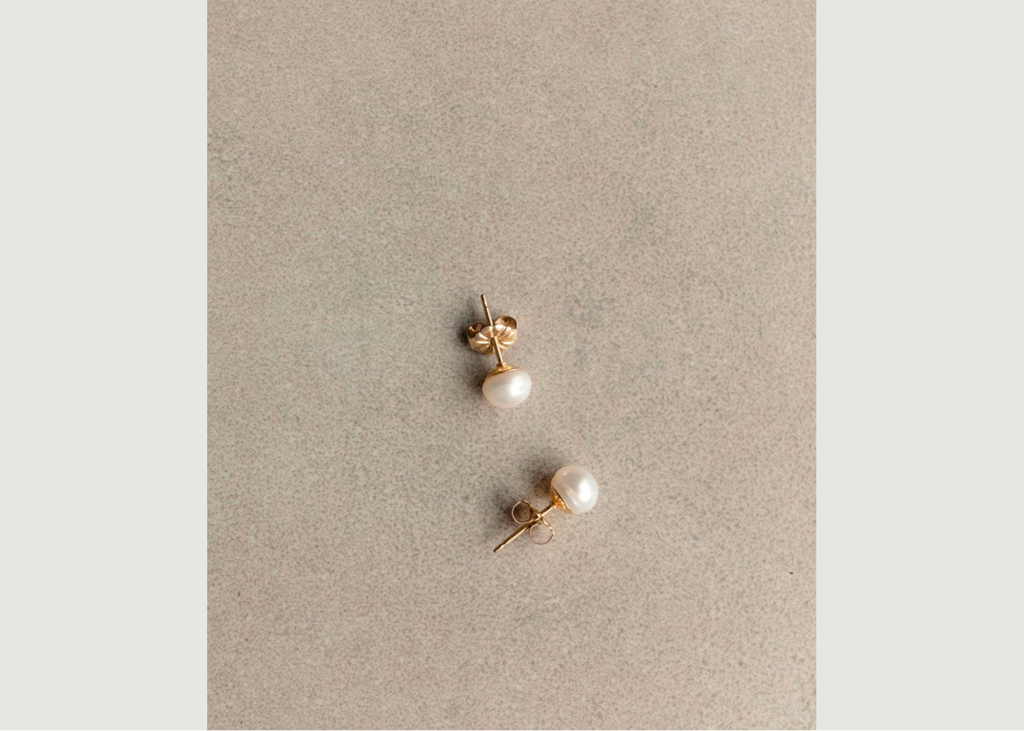 Boucles d'oreilles puces avec perle Charly - Gisel B.