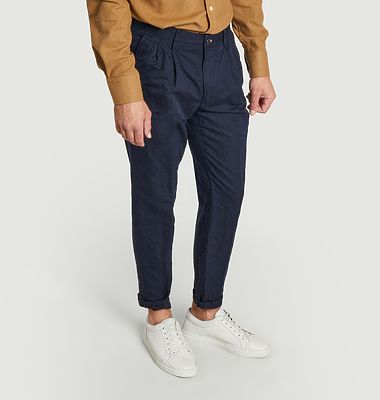 Slim-fit pants with darts