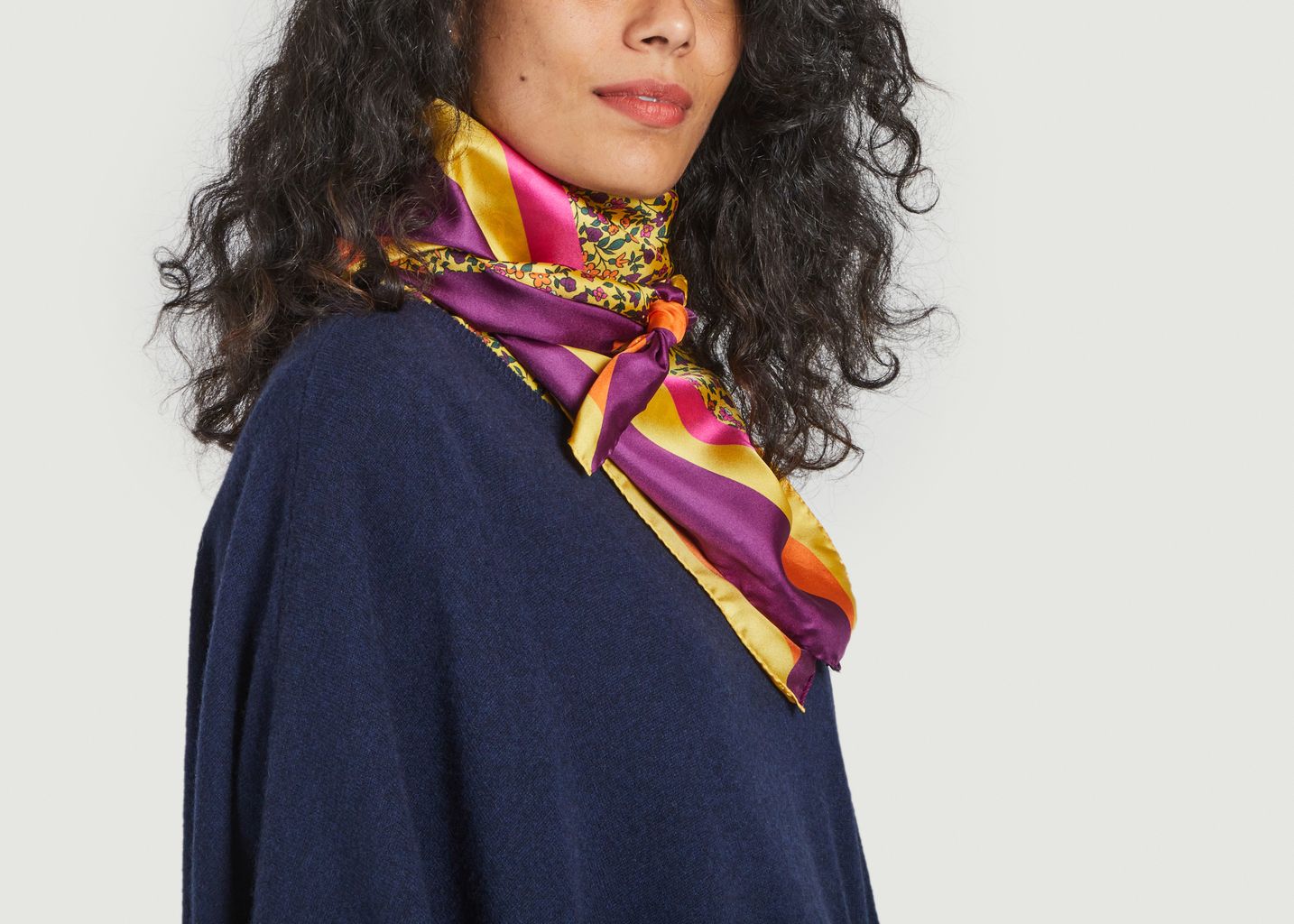 Square silk scarf printed with flowers Stockholm - Ines De La Fressange