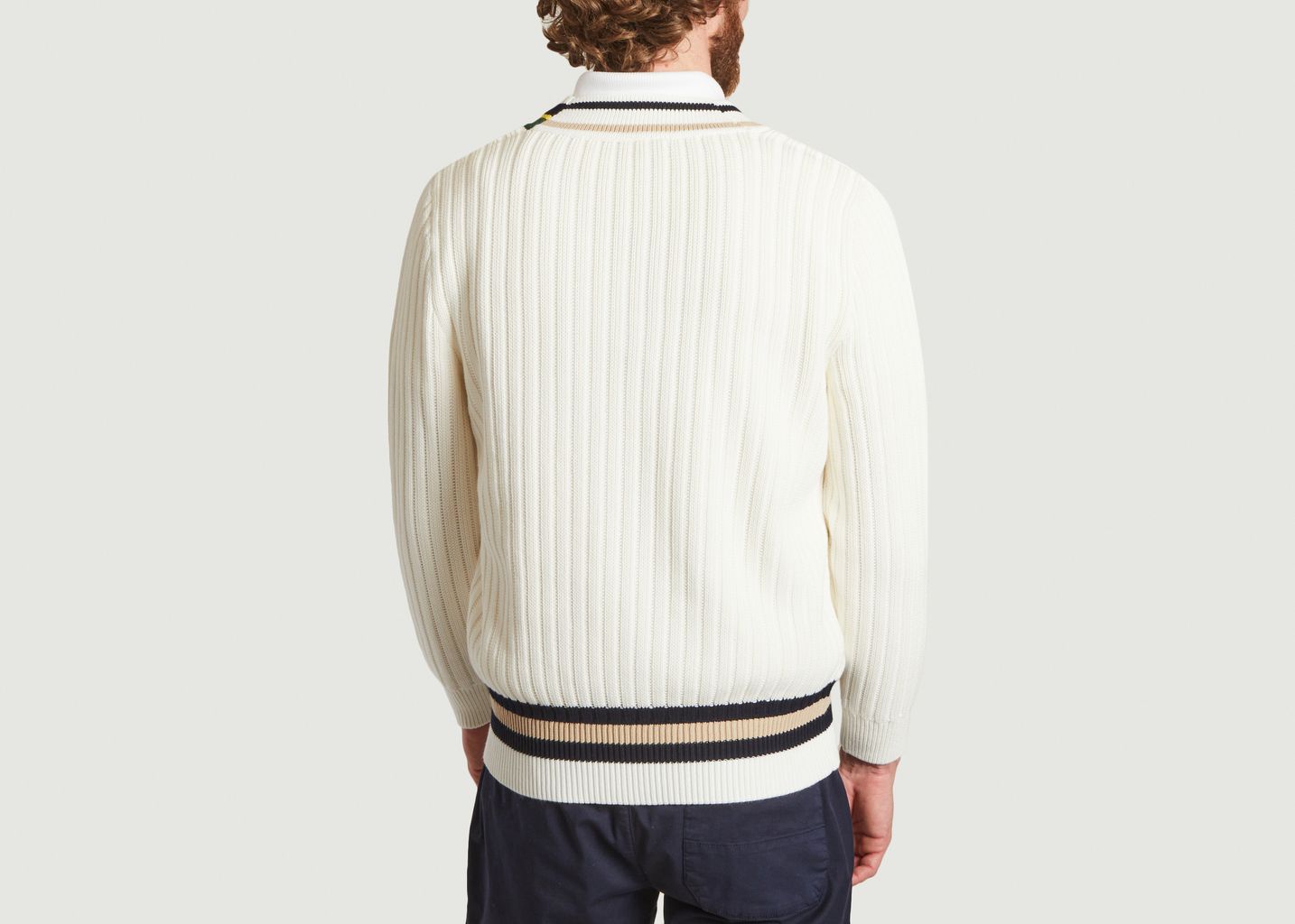 Gerippter V-Ausschnitt-Pullover aus Bio-Baumwolle mit Kontrastdetails - Lacoste