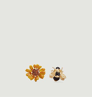 Boucles d'oreilles puces dépareillées abeille et bouton d'or