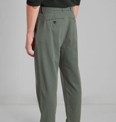Pleated pants in cotton twill