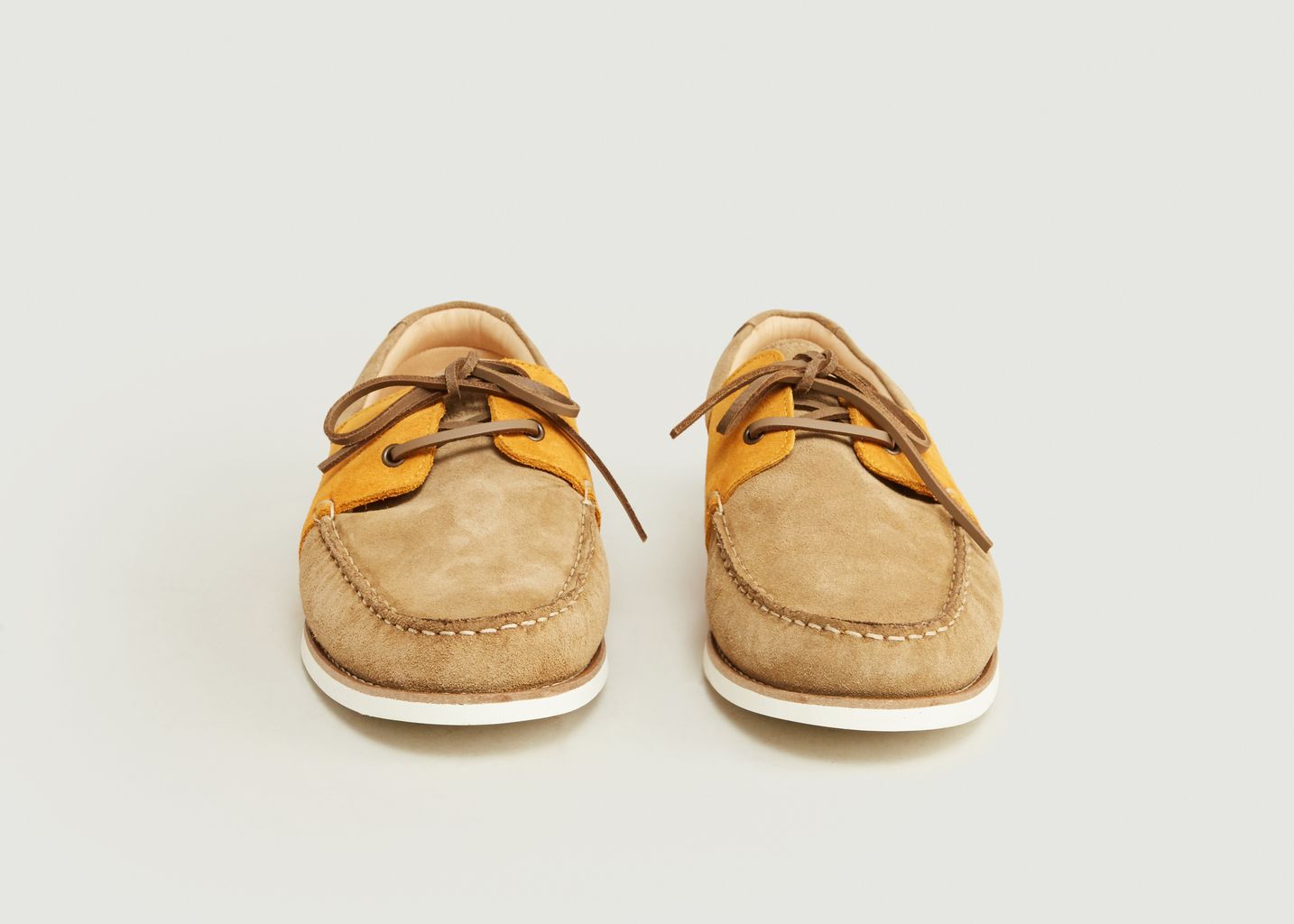 moustache chaussures