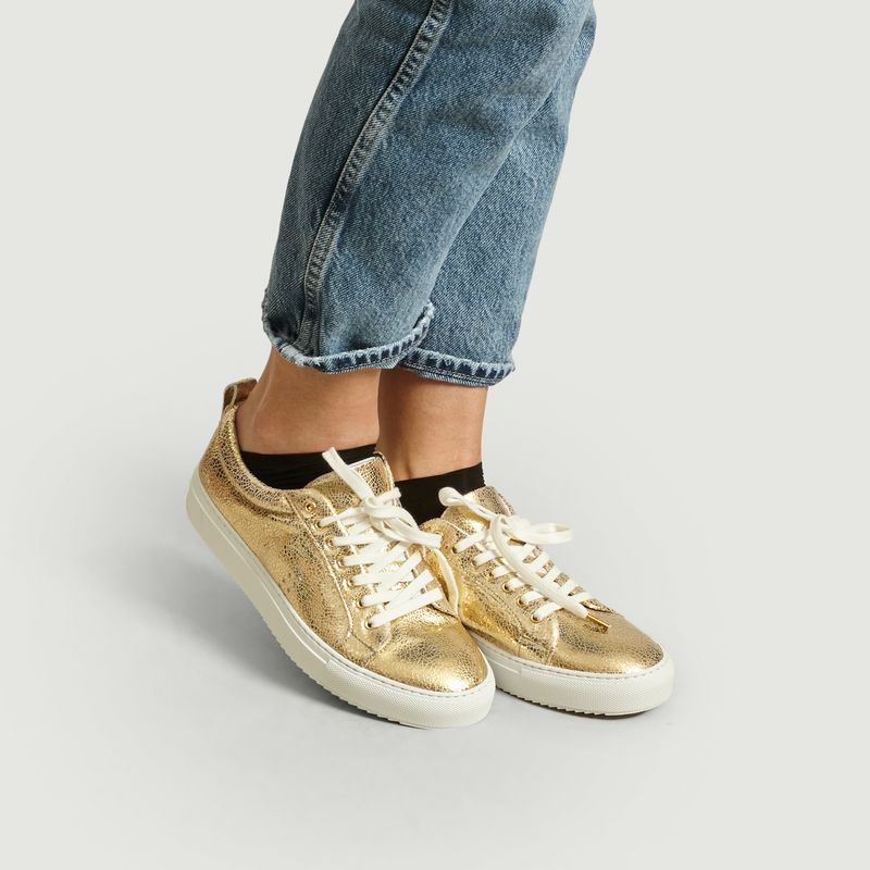 Sneakers En Cuir Craquelé Brigitte Or Monsieur Moustache | L'Exception