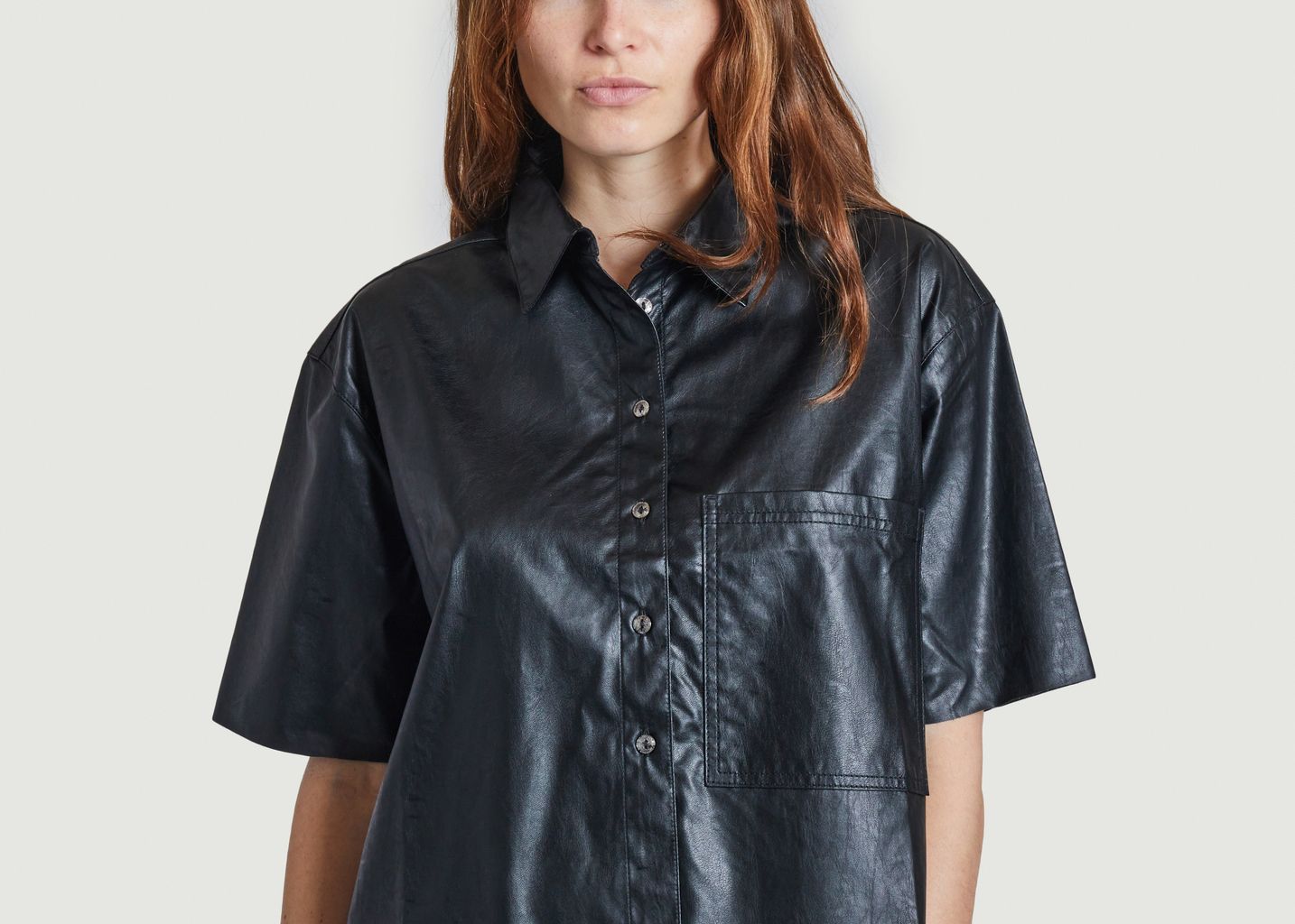 Chemise oversize avec poche plaquée - Noir - Shirts - & Other Stories