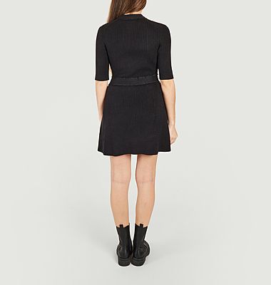 Schwarzes Kleid aus geripptem Viskose-Strick