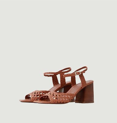 Capri sandals in woven leather