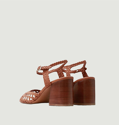 Capri sandals in woven leather
