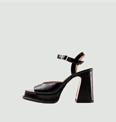 Heeled platform sandals in crinkled patent leather Gracia