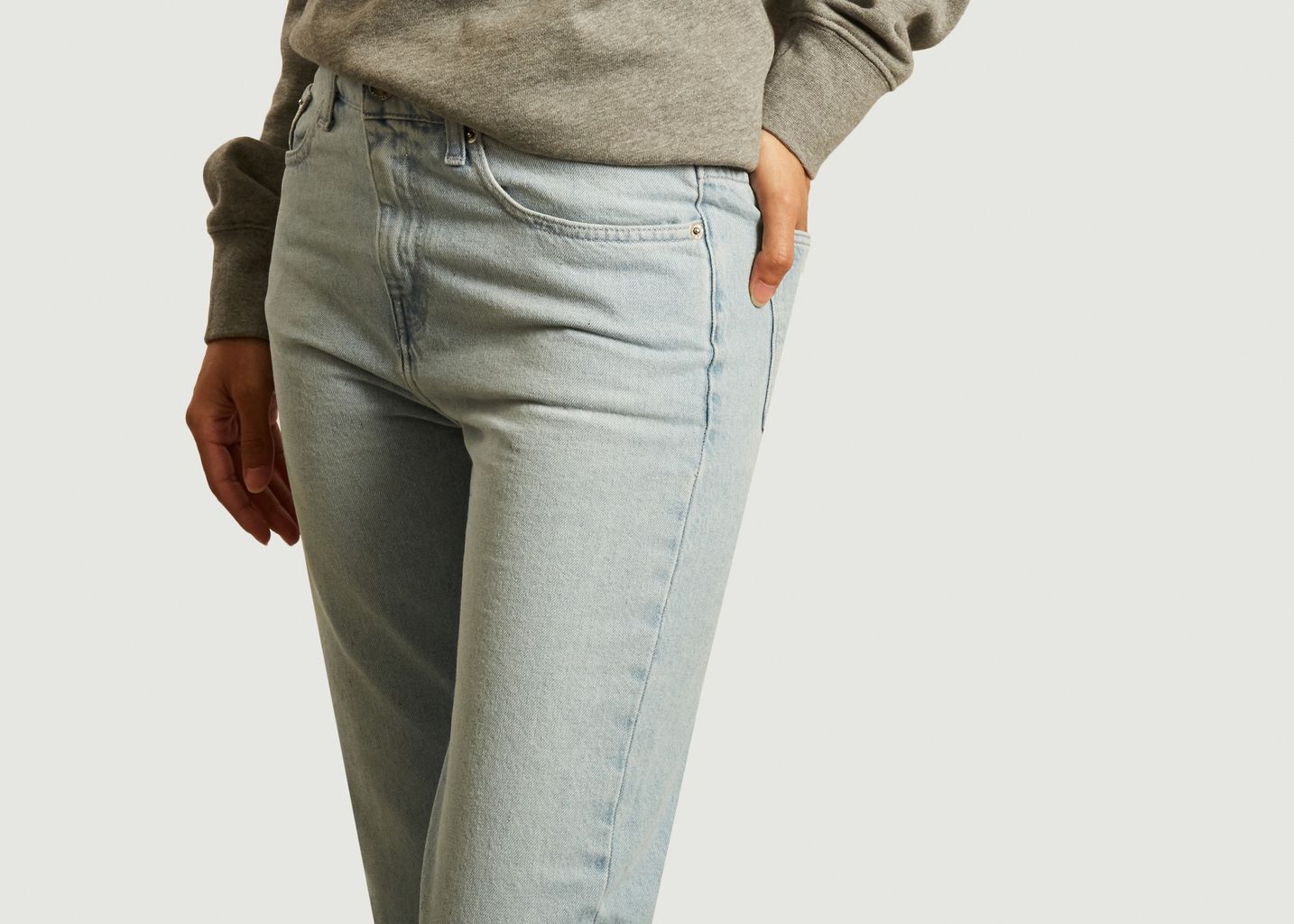 Gekürzte Jeans mit Mimi-Waschung - Mud Jeans