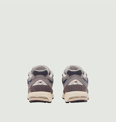 2002R Sneakers