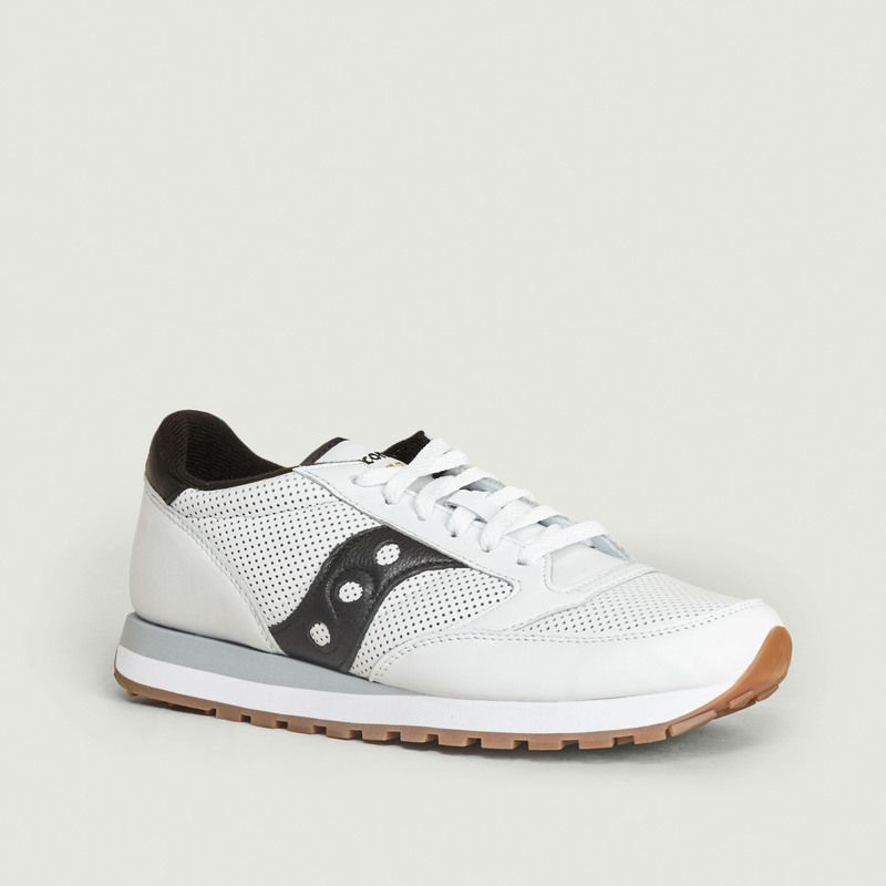 white saucony shoes