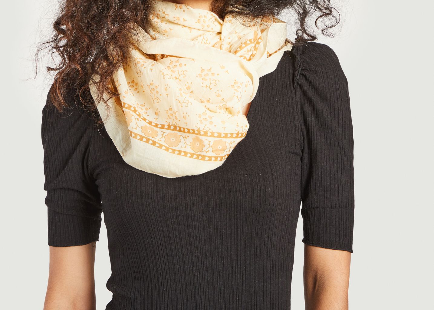 Classic square scarf with floral pattern - Soeur