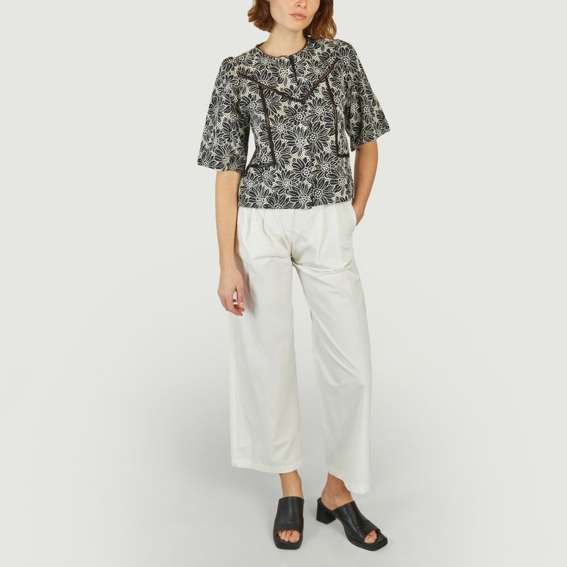 Liam floral embroidered short-sleeve blouse - Suncoo