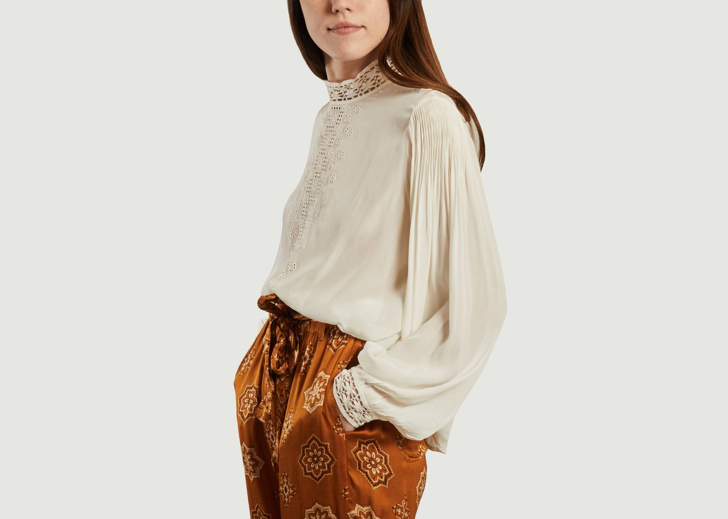 Blouse avec broderies, guipure et dos boutonné Ellie - Swildens