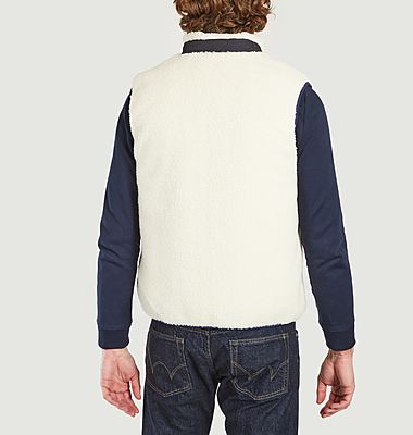 Sleeveless reversible fleece jacket