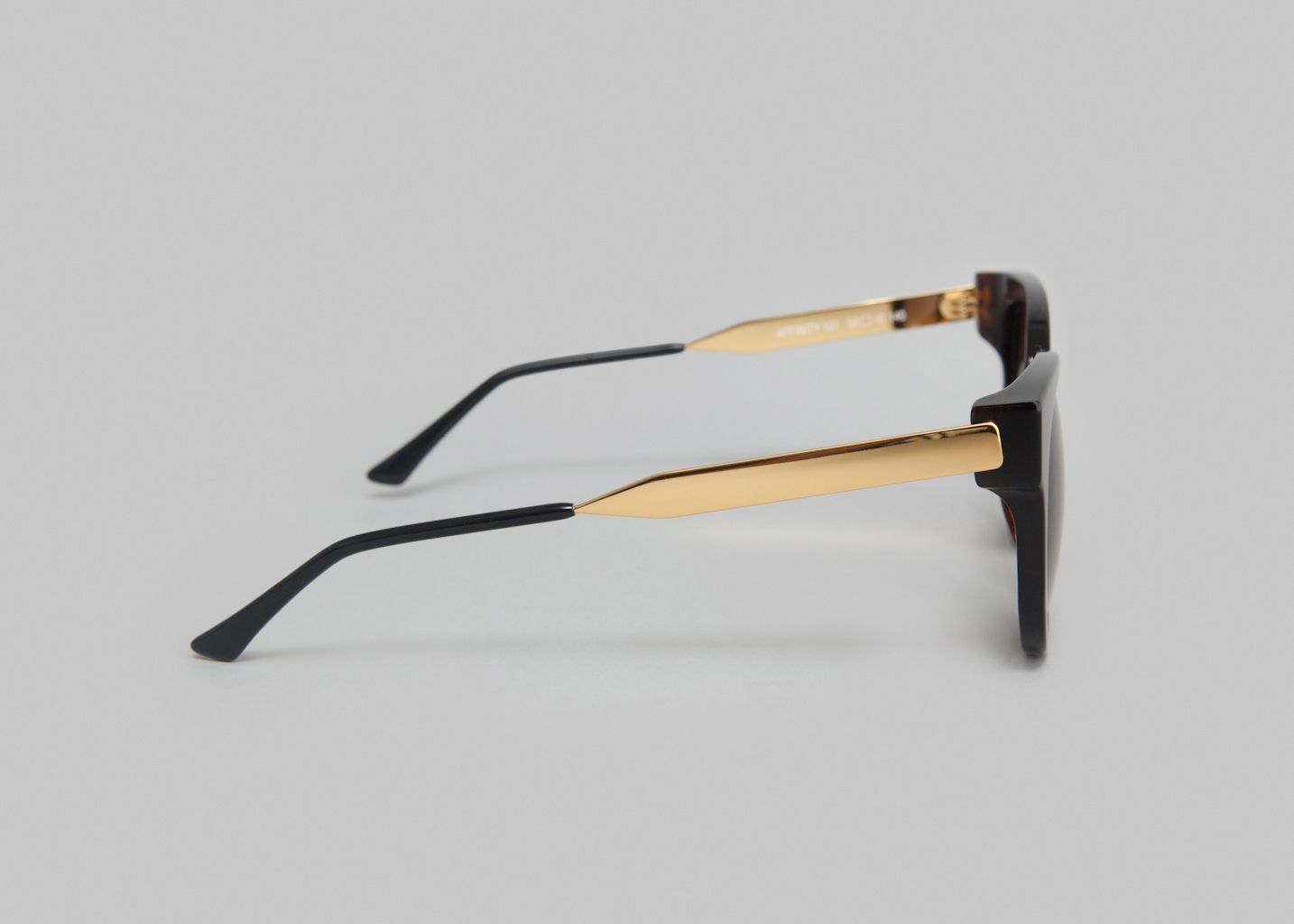 Snobby Suglasses - Thierry Lasry