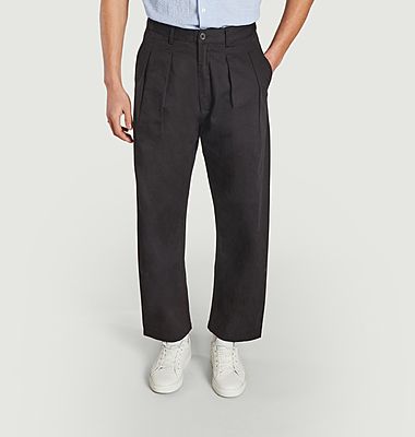 Loose pants with double pleats