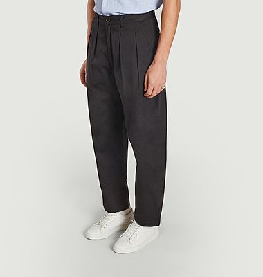 Loose pants with double pleats