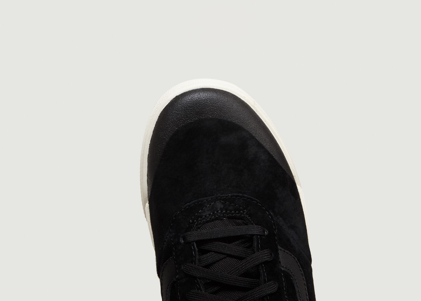 black mid top vans
