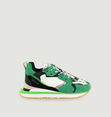 Sneakers Trek Up