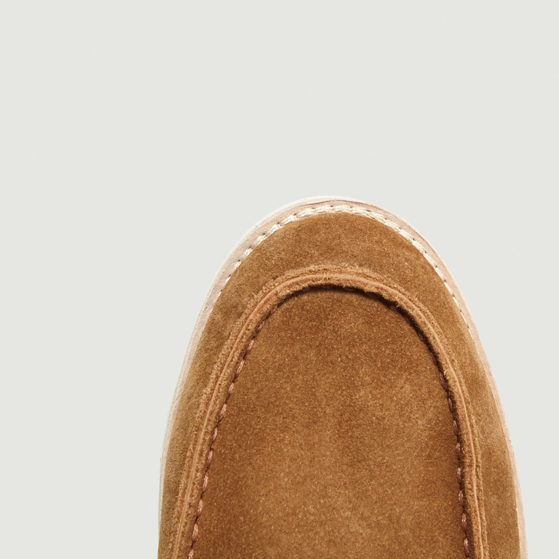 three passes chukka leather
