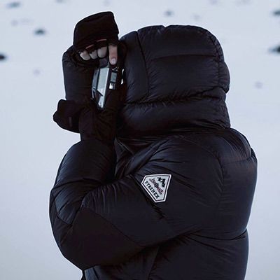 Guy Porter Un Chapeau Et Une Veste D'hiver Noire élégant Et Confortable  Vêtements Pour Hommes